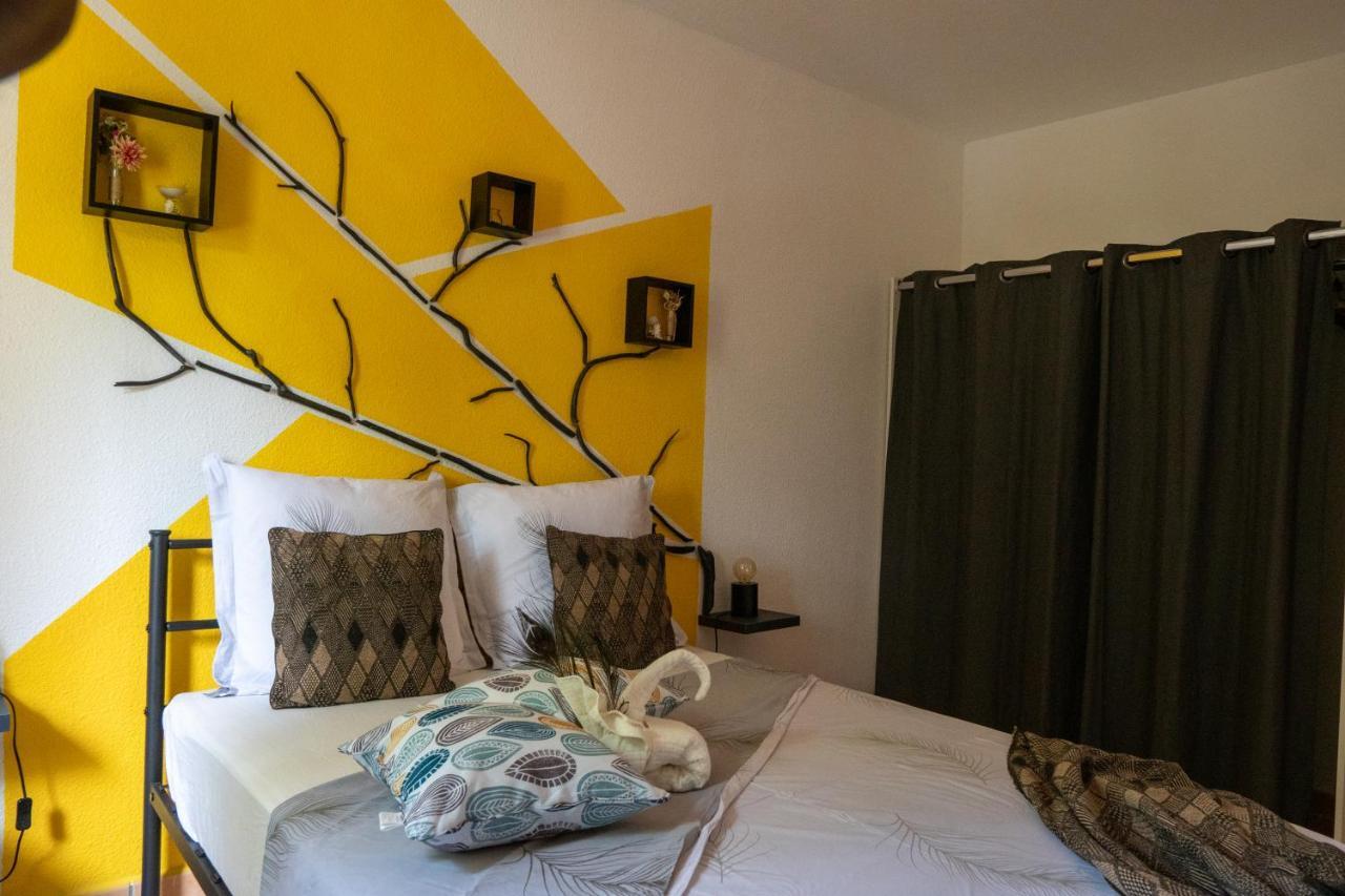 L'Ile Au Paon - Appartement T2 Avec Piscine Et Parking Les Abymes Ngoại thất bức ảnh