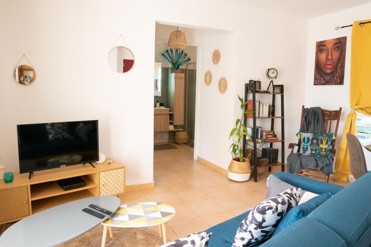 L'Ile Au Paon - Appartement T2 Avec Piscine Et Parking Les Abymes Ngoại thất bức ảnh